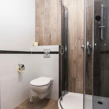 ホリデーパーク Osrodek Wczasowy Kala ポビエロボ