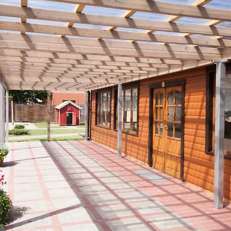 ホリデーパーク Osrodek Wczasowy Kala ポビエロボ